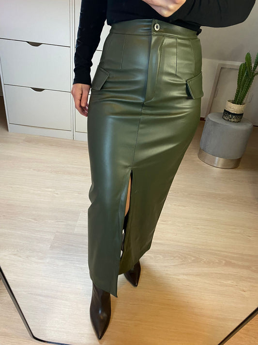 Leren rok met spleet. Lange kokerrok met leren look. Cargo rok. Kleur Kaki. 